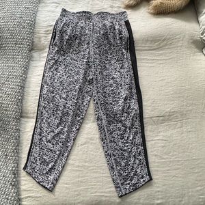 Lululemon cropped jogger